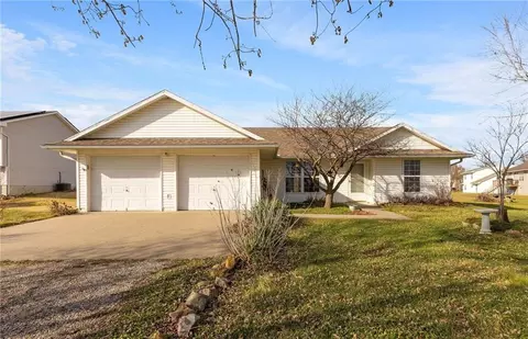 124 NW 171 St, Warrensburg, MO 64093