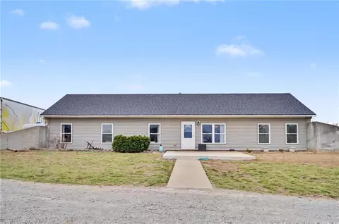 13271 23rd St, Perry, KS 66073