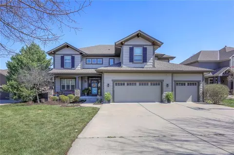 10711 S Appleridge Ln, Olathe, KS 66061