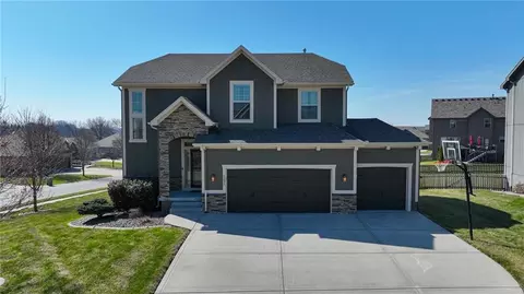 1201 Belinder Dr, Raymore, MO 64083