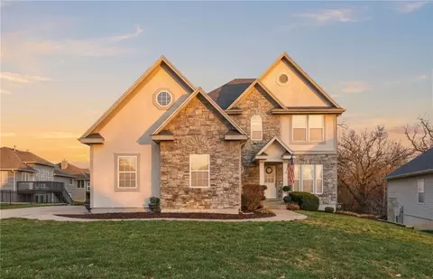 203 Fairway Dr, Warrensburg, MO 64093