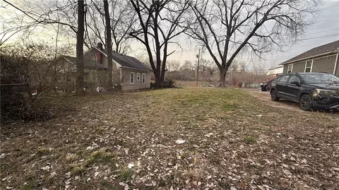 1001 W Hayward Ave, Independence, MO 64052