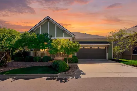 8539 Barstow St, Lenexa, KS 66219