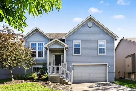 20669 W 124th Ter, Olathe, KS 66061