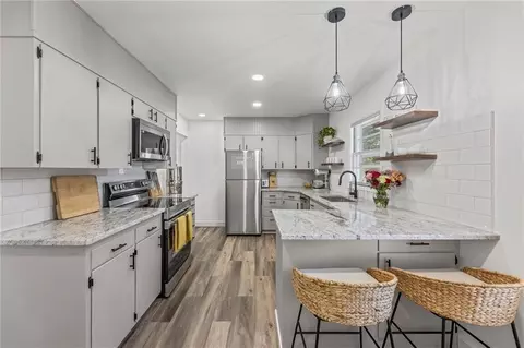 227 W 2nd Ave, Garnett, KS 66032