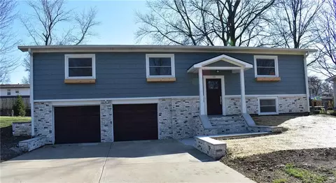 113 Overhill Dr, Paola, KS 66071