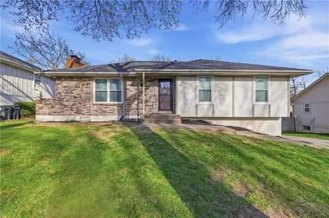 3521 NE Stanton St, Lees Summit, MO 64064
