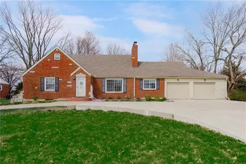 1804 W Liberty Dr, Liberty, MO 64068