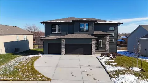 18299 W 166th Ter, Olathe, KS 66062