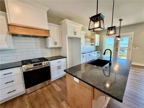 Kitchen - 1925 Longview Dr, Liberty, MO 64068 photo 3 of 4