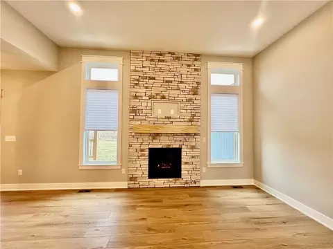 Living - 1925 Longview Dr, Liberty, MO 64068 photo 2 of 7