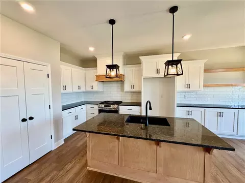 Kitchen - 1925 Longview Dr, Liberty, MO 64068 photo 2 of 4