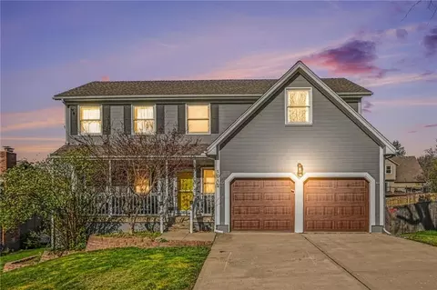 1012 NE Barnes Dr, Lees Summit, MO 64086