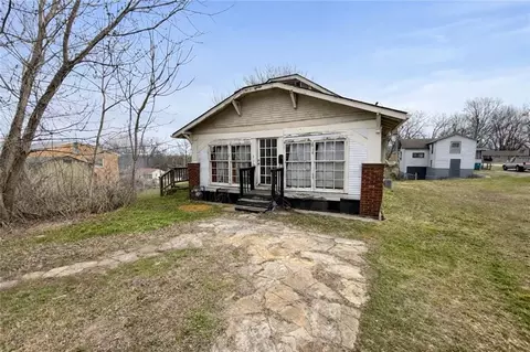 103 N Wilson Ave, Independence, MO 64050