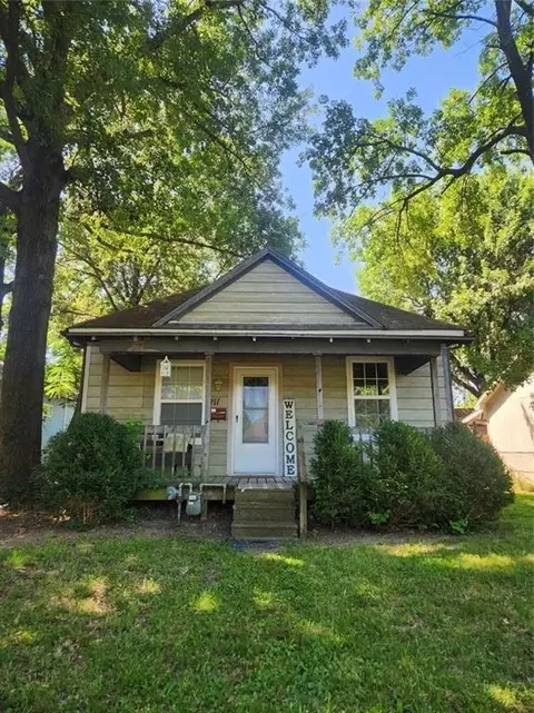 711 W Kansas St, Pittsburg, KS 66762