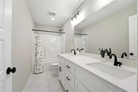 Bath - 1201 Sendera Trl, Raymore, MO 64083 photo 4 of 5