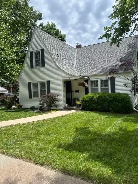 217 S 5th St, Burlington, KS 66839