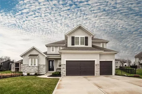 9750 Mcintosh Ct, Parkville, MO 64152