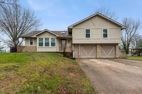 706 Ozark Short Line St, Odessa, MO 64076