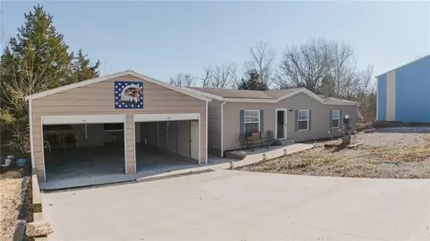 28810 Paradise Dr, Warsaw, MO 65355