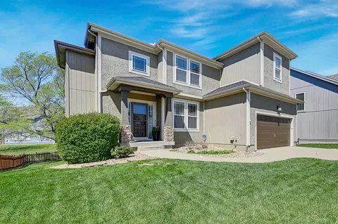 12132 S Redbud Ln, Olathe, KS 66061