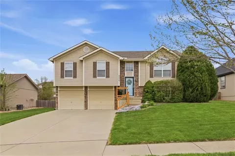9024 NE 103rd St, Kansas City, MO 64157