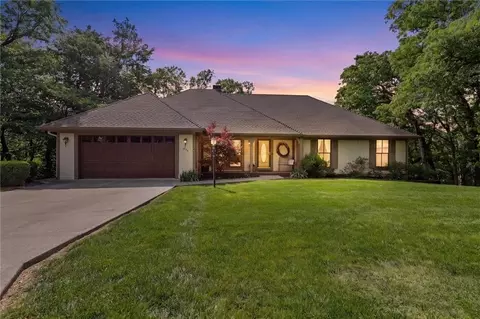 812 High Dr, Excelsior Springs, MO 64024