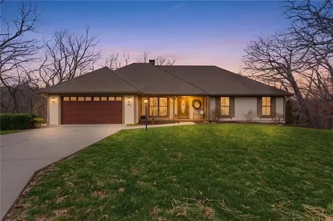 812 High Dr, Excelsior Springs, MO 64024
