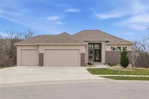 13426 Terrace Park Dr, Parkville, MO 64152