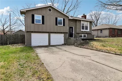 Exterior - 809 Mulberry St, Lees Summit, MO 64086 photo 3 of 4