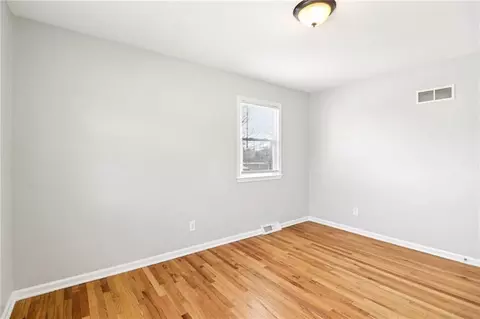 Bedroom - 809 Mulberry St, Lees Summit, MO 64086 photo 6 of 10