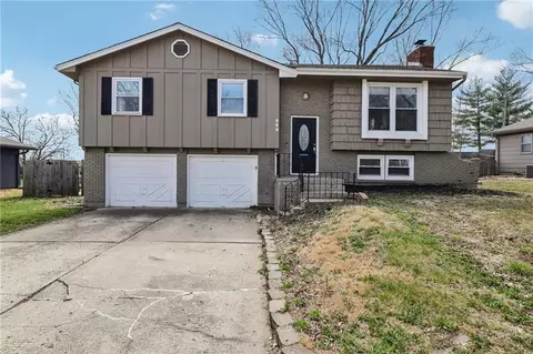 809 Mulberry St, Lees Summit, MO 64086