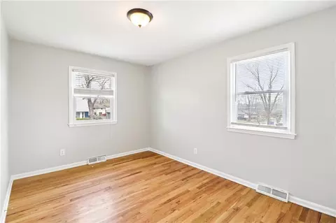 Bedroom - 809 Mulberry St, Lees Summit, MO 64086 photo 3 of 10