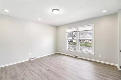 Living - 809 Mulberry St, Lees Summit, MO 64086 photo 4 of 13