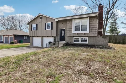 Exterior - 809 Mulberry St, Lees Summit, MO 64086 photo 2 of 4
