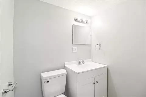 Bath - 809 Mulberry St, Lees Summit, MO 64086 photo 2 of 2