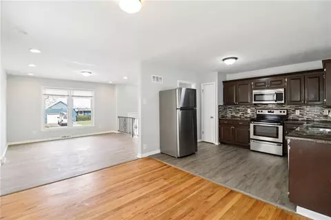 Living - 809 Mulberry St, Lees Summit, MO 64086 photo 10 of 13