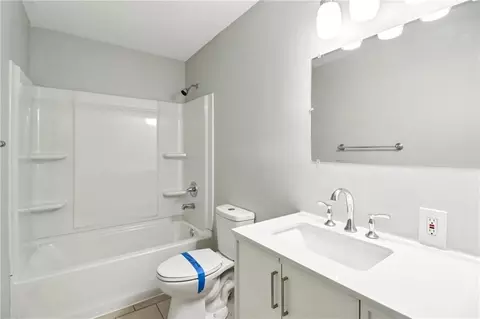 Bath - 809 Mulberry St, Lees Summit, MO 64086 photo 1 of 2