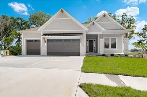 4800 NW Huonker Ct, Riverside, MO 64150