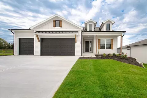 4855 NW Martin St, Riverside, MO 64150