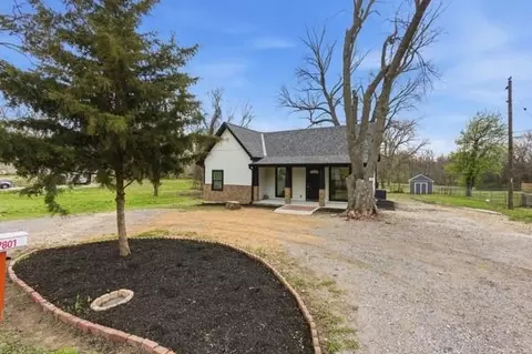 7801 Stover Ln, Kansas City, KS 66109