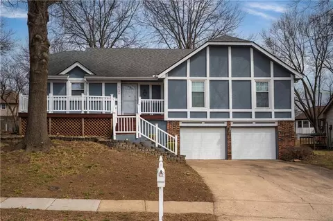 6435 Greenwood St, Shawnee, KS 66216