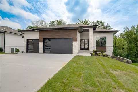 13458 Terrace Park Dr, Parkville, MO 64152