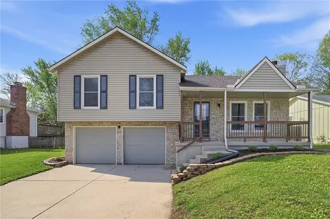 1901 NE Mckee Ln, Lees Summit, MO 64086
