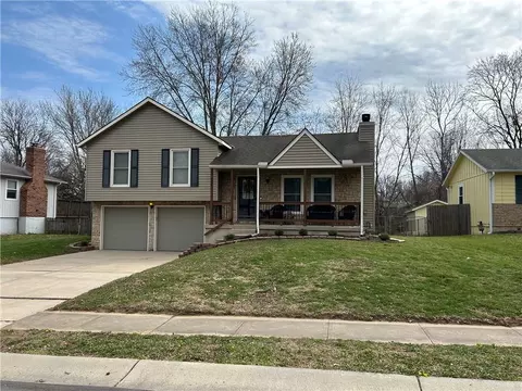 1901 NE Mckee Ln, Lees Summit, MO 64086