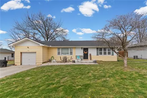 204 First St, Richmond, MO 64085