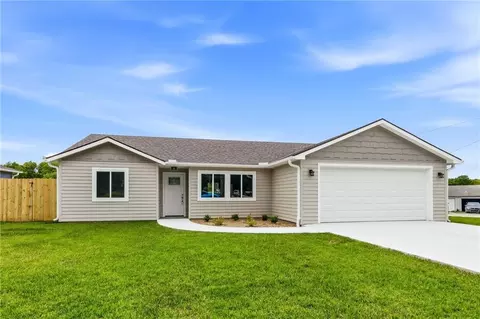 209 W 2nd St, Creighton, MO 64739