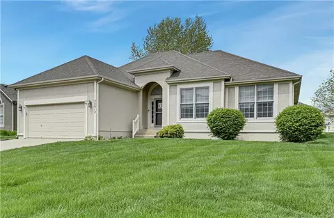 24012 Augusta Ct, Paola, KS 66071