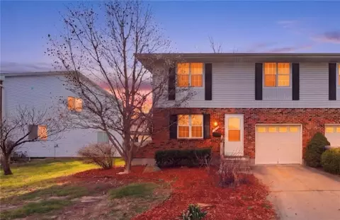 7136 NW Country Club Ln, Kansas City, MO 64152