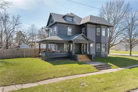 Exterior - 200 E Berry St, Hamilton, MO 64644 photo 2 of 15